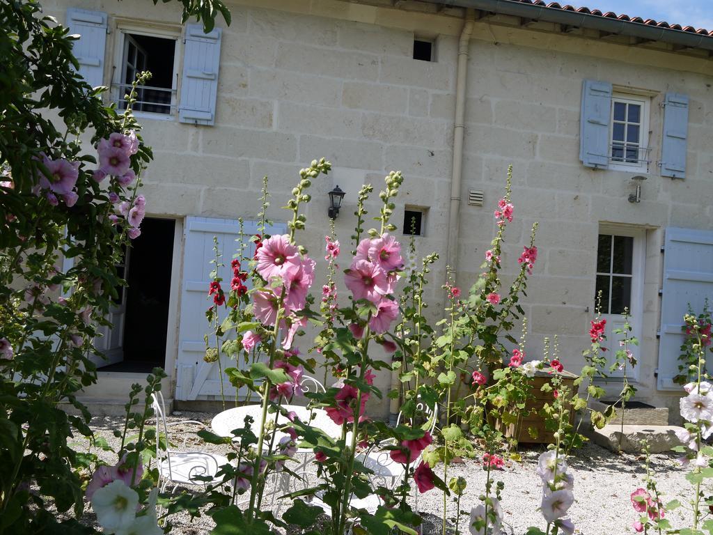 Chambres D'Hotes - Les Bujours Saint-Georges-des-Côteaux Dış mekan fotoğraf